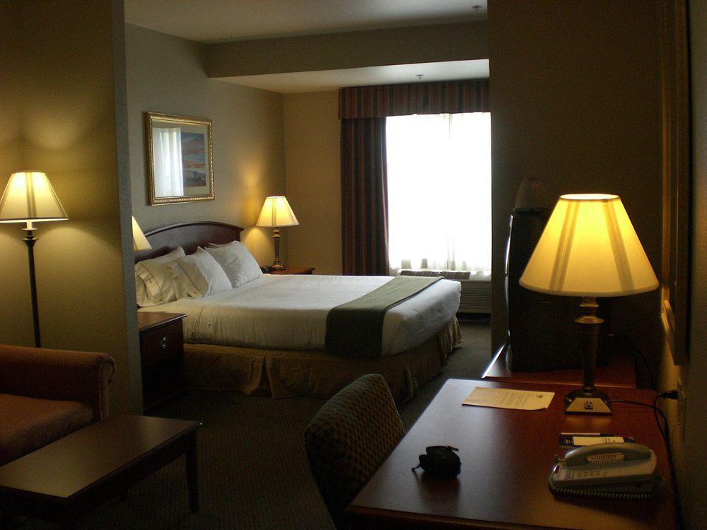 Holiday Inn Express- West Sacramento By Ihg Room photo