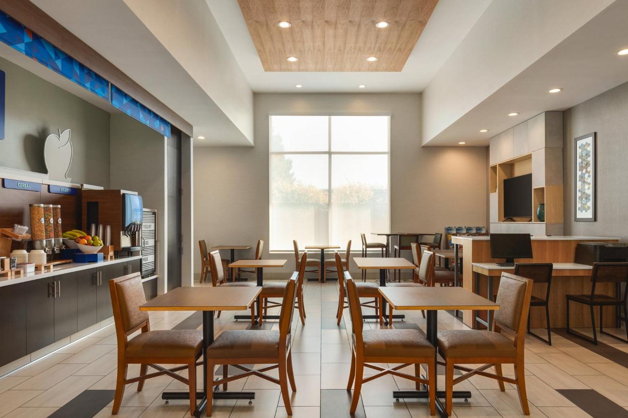 Holiday Inn Express- West Sacramento By Ihg Exterior photo