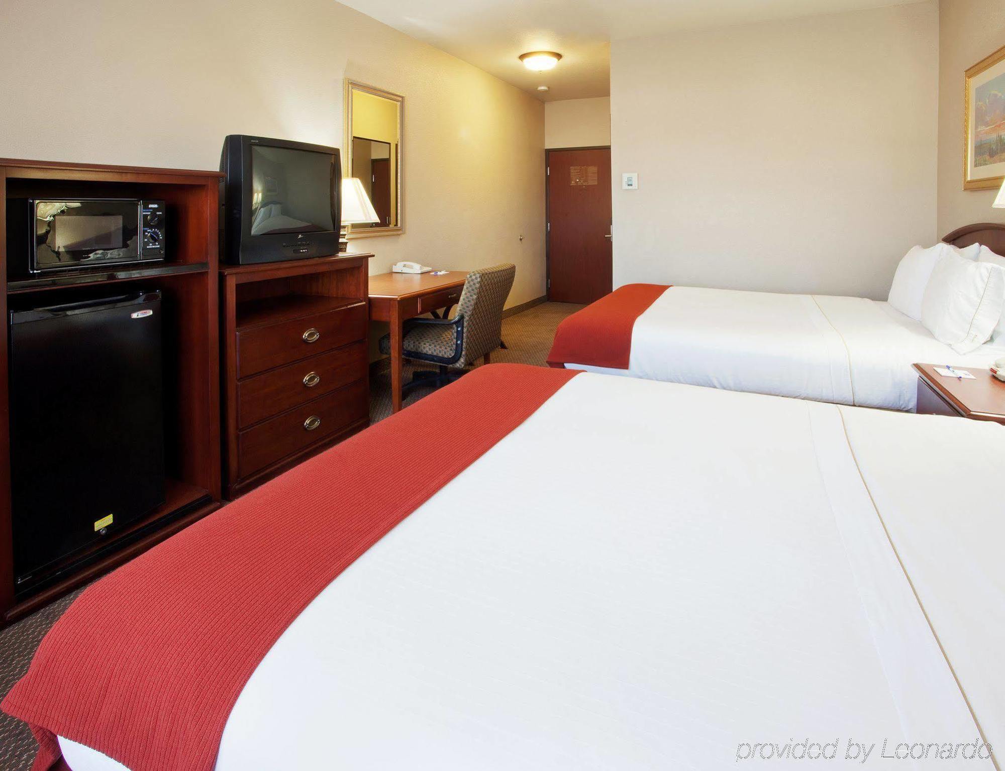 Holiday Inn Express- West Sacramento By Ihg Room photo